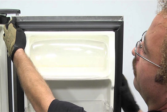 Перенавеска дверей холодильника в Хотьково