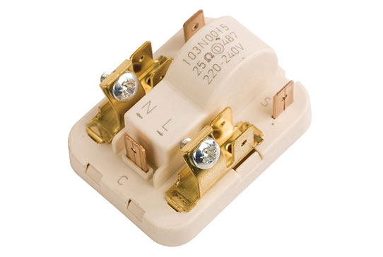 Замена пускозащитного реле холодильника в Хотьково